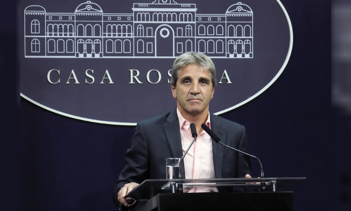 Luis Caputo lanzó un plan para fomentar los créditos hipotecarios